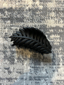 Black Leaf Hair Claw